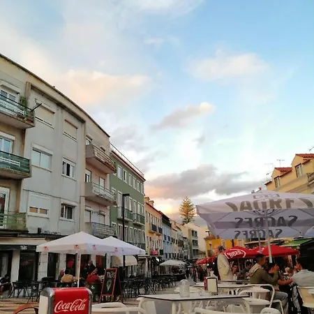 Charming 53 In Cacilhas Hostel Almada
